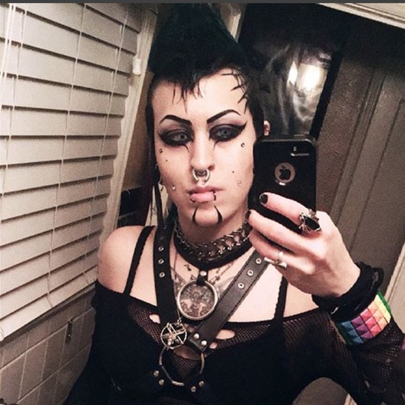 Meet your Posher, Jen - Picture 3 of 3